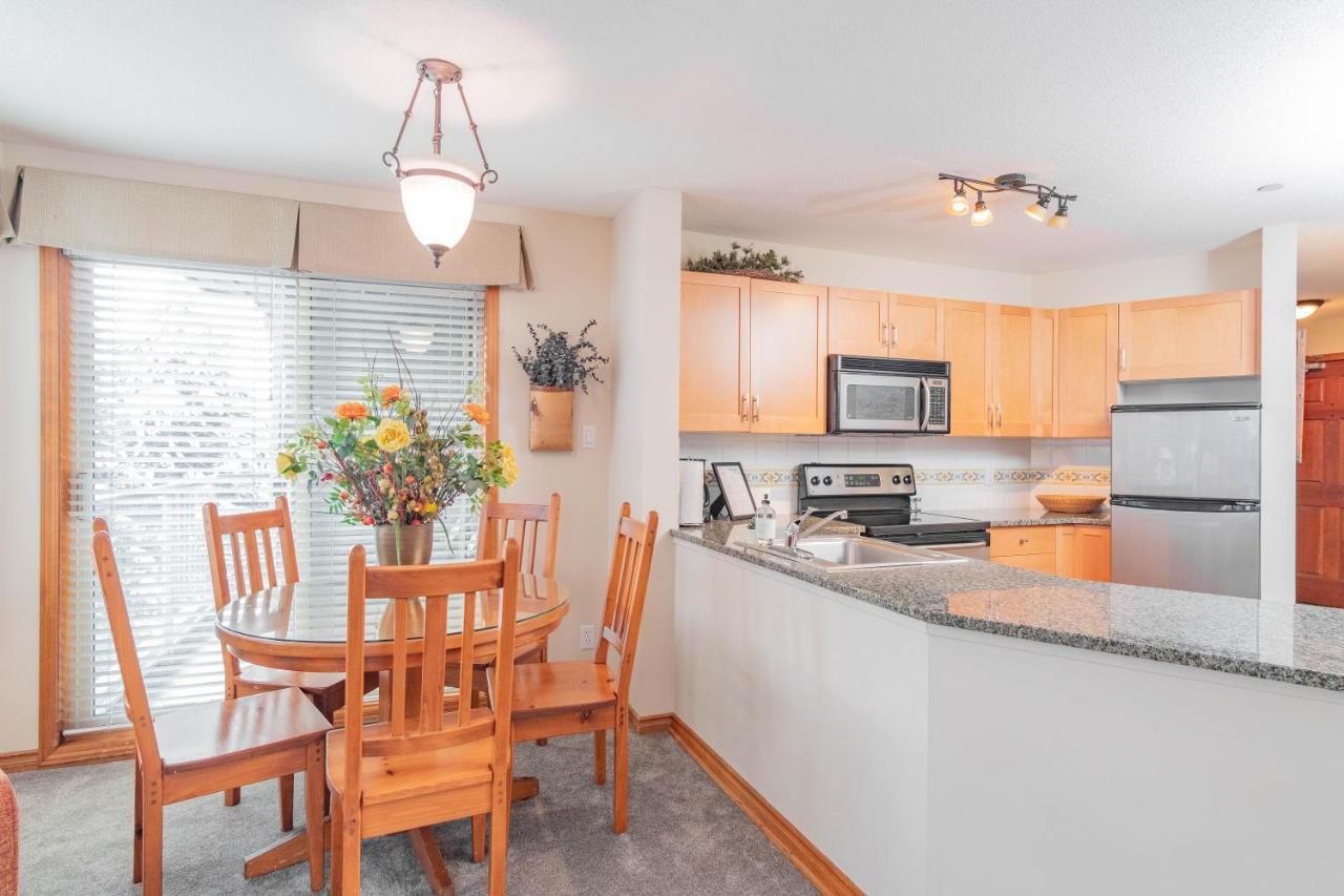 The Best Ski In Ski Out Two Bedroom Condo At Aspens Whistler Eksteriør billede