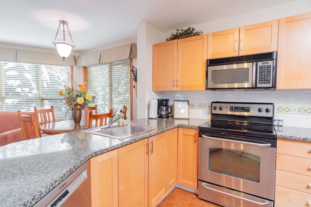 The Best Ski In Ski Out Two Bedroom Condo At Aspens Whistler Eksteriør billede